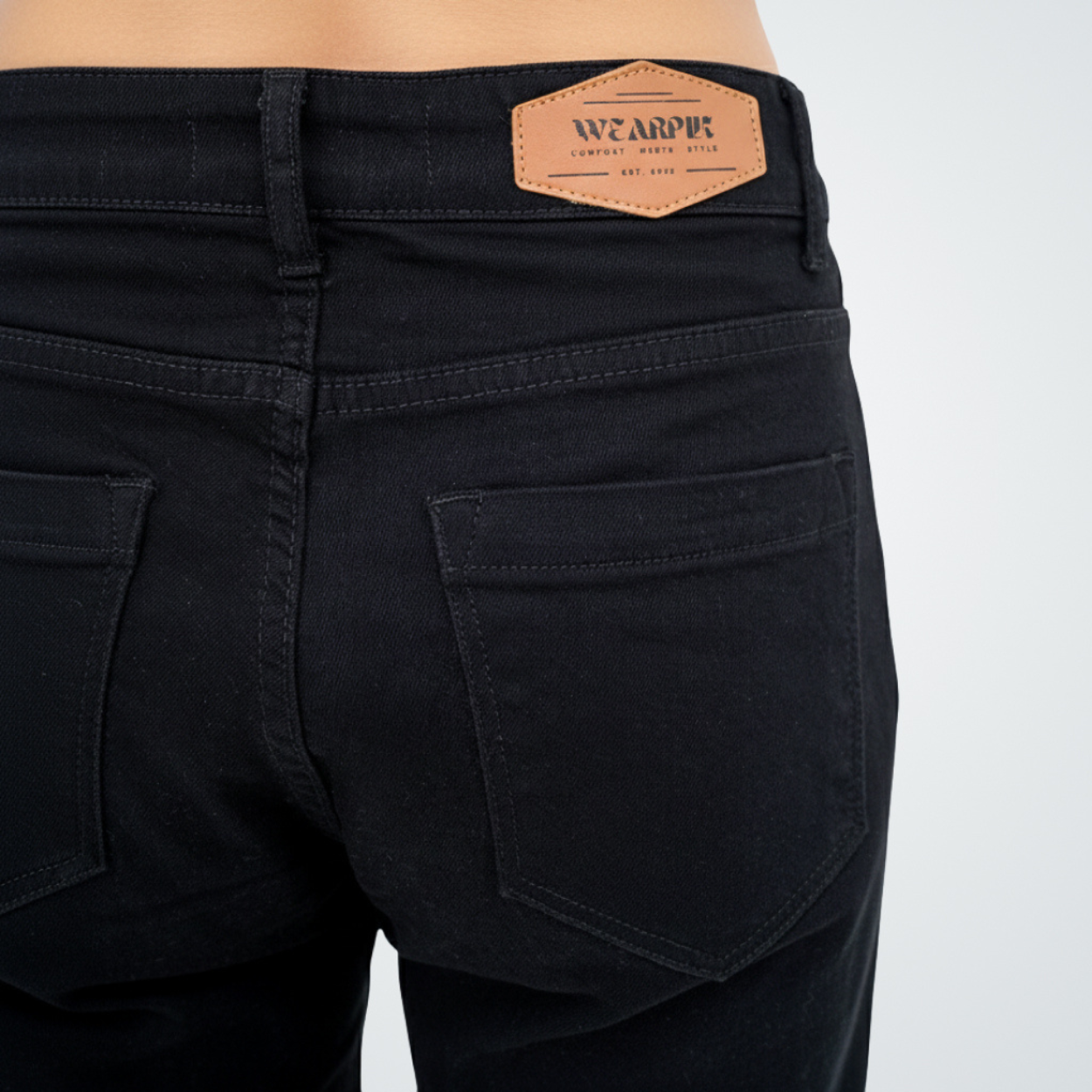 Everyday Straight-Leg Jeans – Jet Black